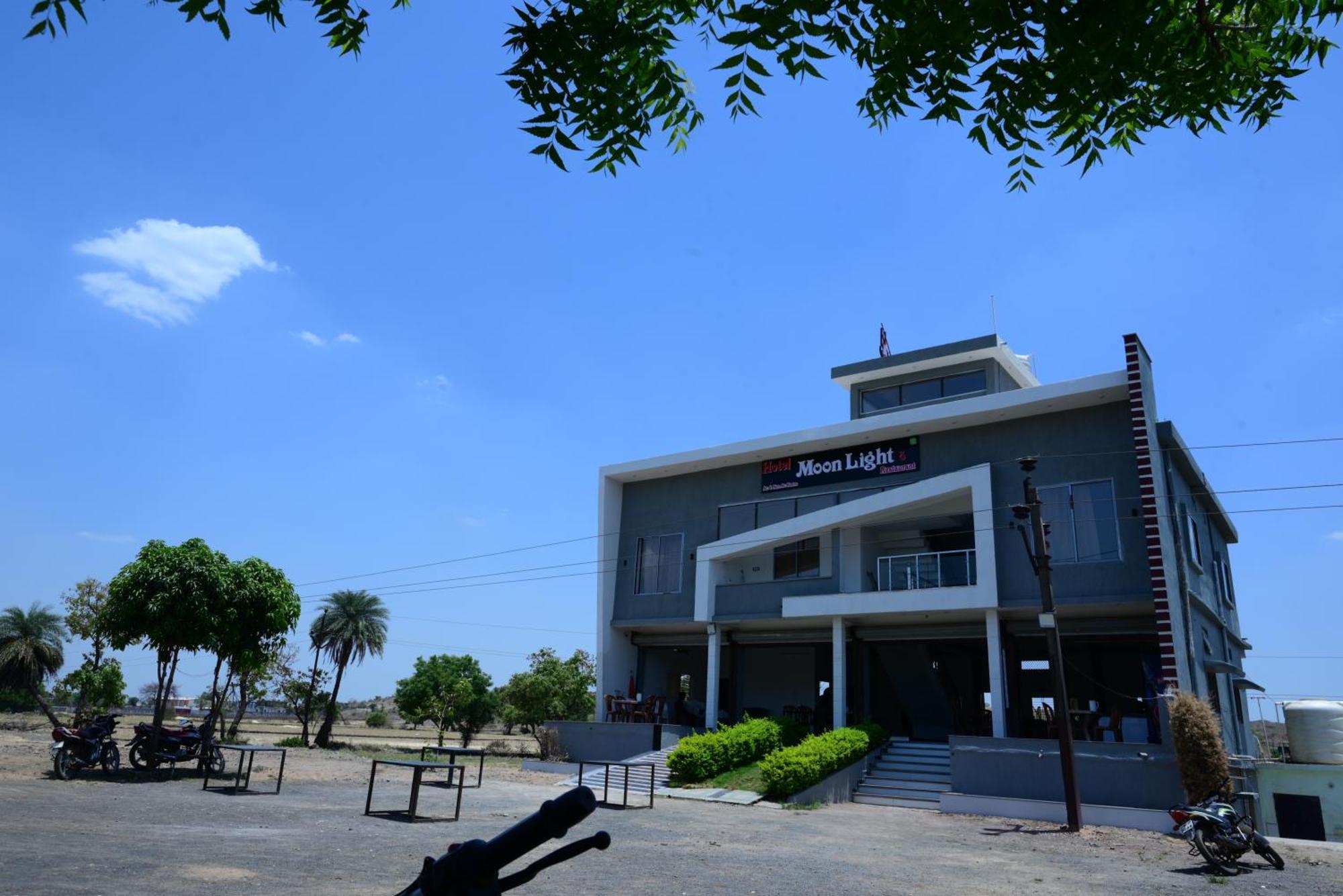 Hotel Moonlight & Restaurant Sehore エクステリア 写真